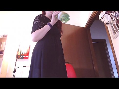 ❤️ Një skllav i nënshtruar që i pëlqejnë brekët e pista dhe të shijshme detyrohet të masturbojë pasi shikon këtë video! ☑ Porno shtëpie tek ne