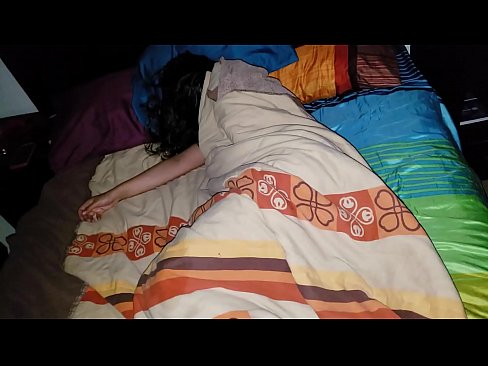 ❤️ Njërku qorton njerkën e tij të re ndërsa ajo fle. ☑ Porno shtëpie tek ne
